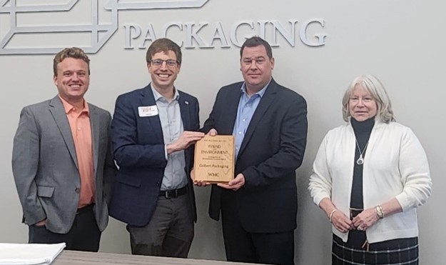 Summerfield (l) and Lackner (r) holding award